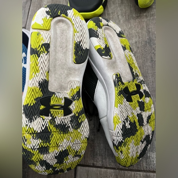 Under Armour big boys size 5y high tops - Picture 2 of 3